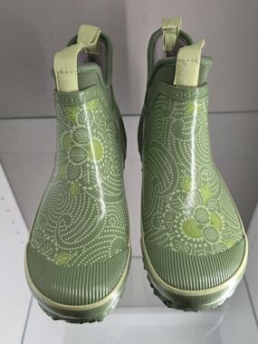 BOGS Green Waterproof Slip-On Boots Rain Boots Size 6